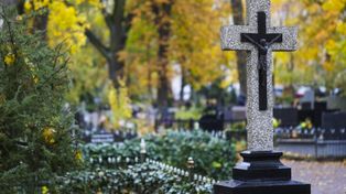 We Wszystkich Świętych do kościoła? Czy wystarczy msza na cmentarzu?