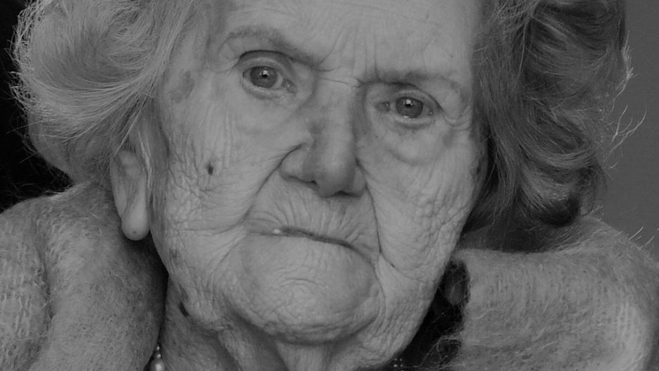 111. urodziny Wandy Szajowskiej
Fot. Artur Barbarowski/East News, Krakow 12.02.2022. Krakow. 111 urodziny krakowskiej pianistki Wandy Szajowskiej zorganizowane przed jej oknem. Wanda Szajowska jest obecnie najstarsza mieszkanka malopolski. W dalszym ciagu gra na fortepianie - jest najstarzym zyjacym czlowiekiem na swiecie ktory wciaz gra. Jej wychowankiem byl miedzy innymi Antoni Wit.
N/z: Wanda Szajowska
Artur Barbarowski