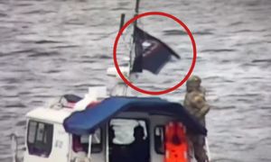 Flaga Grupy Wagnera nad Narwą. Estonia pokazała nagranie