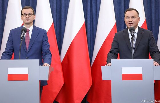 Rząd przeznaczy 212 mld zł na walkę ze skutkami gospodarczymi koronawirusa. "To nawet nie jest plaster na krwawiącą ranę"