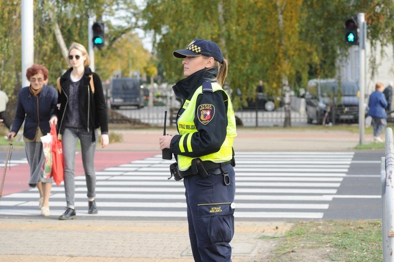 Dodatkowe parkingi i darmowe autobusy 1 listopada w Lesznie
