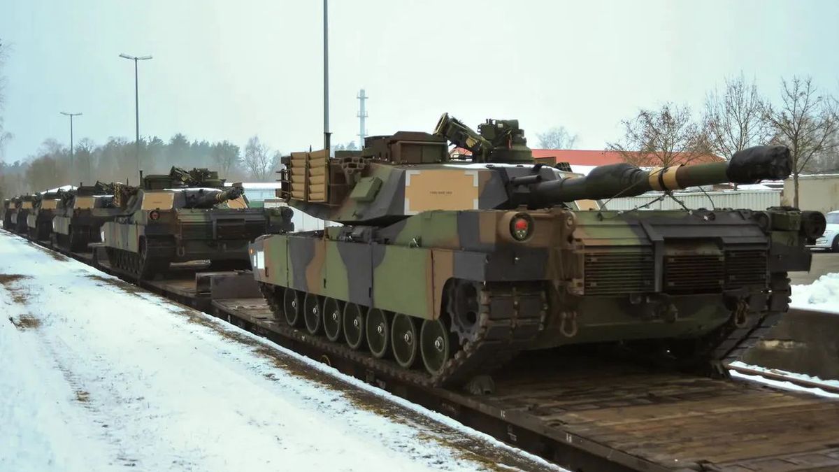 Czołgi Abrams w trakcie transportu, zdjęcie ilustracyjne