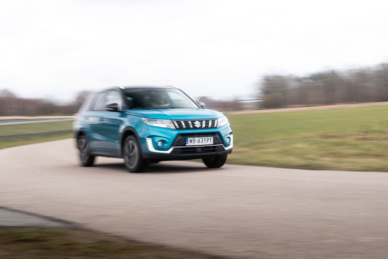 Suzuki Vitara to nie tylko mistrz ekonomii w każdym wariancie napędu, ale też król właściwości jezdnych w segmencie SUV-B