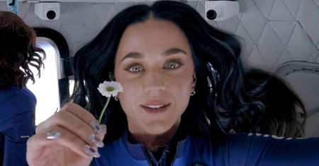 Kosmos i cyrk. Katy Perry żałuje tego, co stało się po wylądowaniu