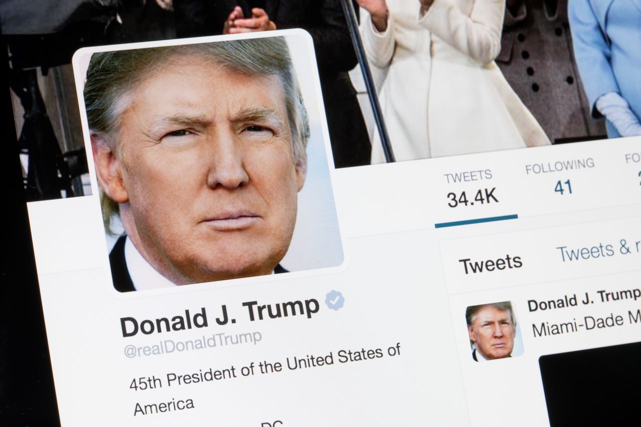 Kim jest Donald Trump? Według Siri penisem  – wpadka asystentki Apple