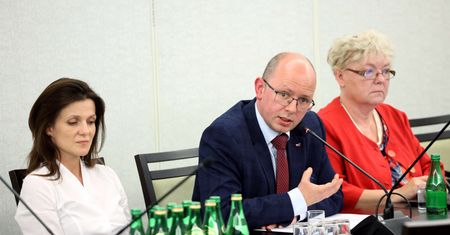 Rezygnuje szef Państwowej Komisji ds. Pedofilii