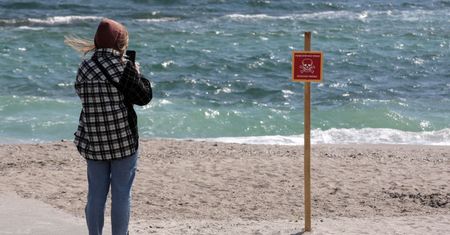 Ludzie wypoczywają na zaminowanych plażach w Ukrainie. "Skrajnie niebezpieczne"