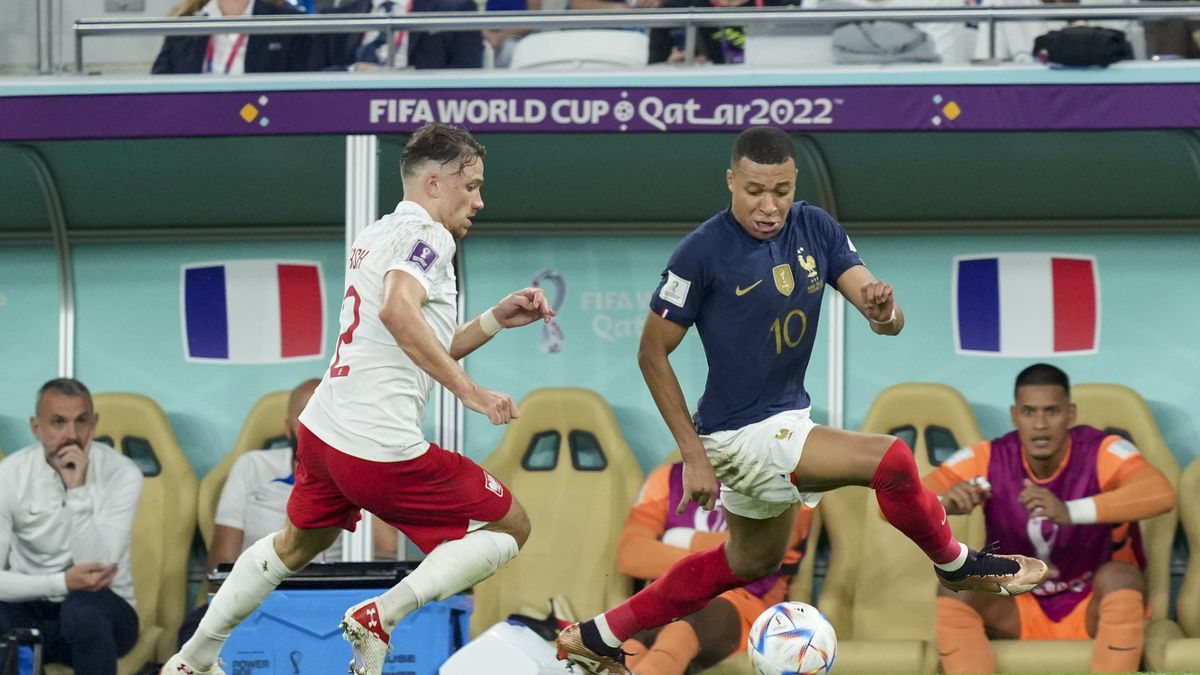 DOHA, QATAR - DECEMBER 04: Matty Cash of Poland and Kylian Mbappe of France battle for the ball during the FIFA World Cup Qatar 2022 Round of 16 match between France and Poland at Al Thumama Stadium on December 4, 2022 in Doha, Qatar. (Photo by Mohammad Karamali/DeFodi Images via Getty Images)