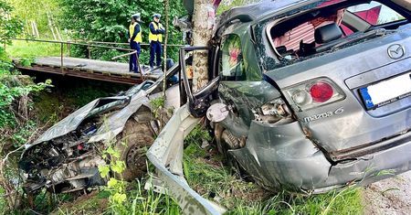 Śmierć przyszła za wcześnie. Auto przełamane na pół