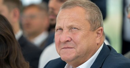 Były poseł AWS i PiS w zarządzie Polsatu. Od lat współpracuje z Zygmuntem Solorzem