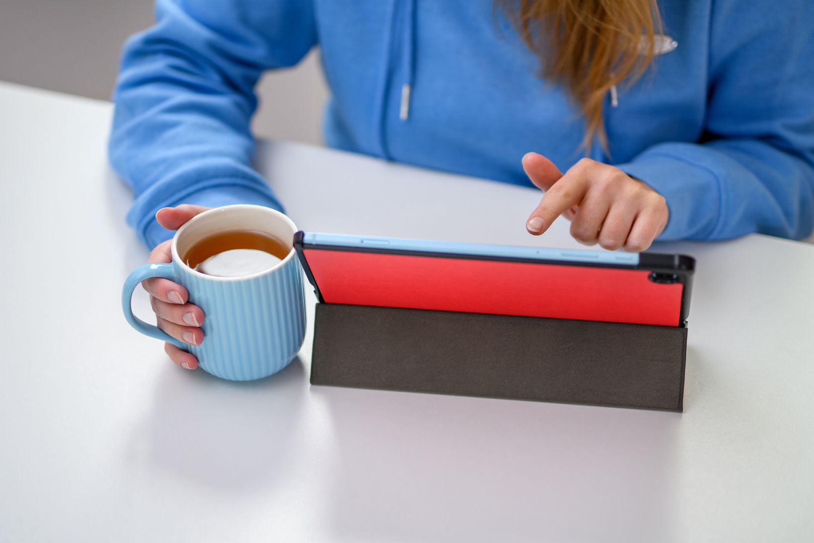 Wakacyjne metody oszustów online