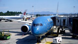 Boeing 787-9 hamował podczas startu? Samolot wypadł z pasa w Monachium