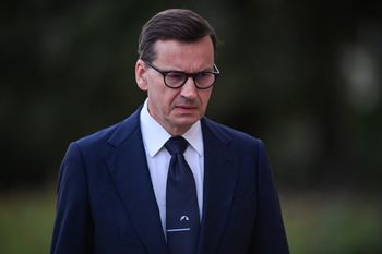 Wycinają ludzi Morawieckiego. "Początek wypychania z PiS"