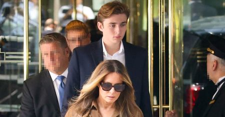 Melania Trump sfotografowana z synem po raz pierwszy od skazania Donalda! Miała torebkę za prawie 70 TYSIĘCY ZŁOTYCH. Ikona stylu? (FOTO)