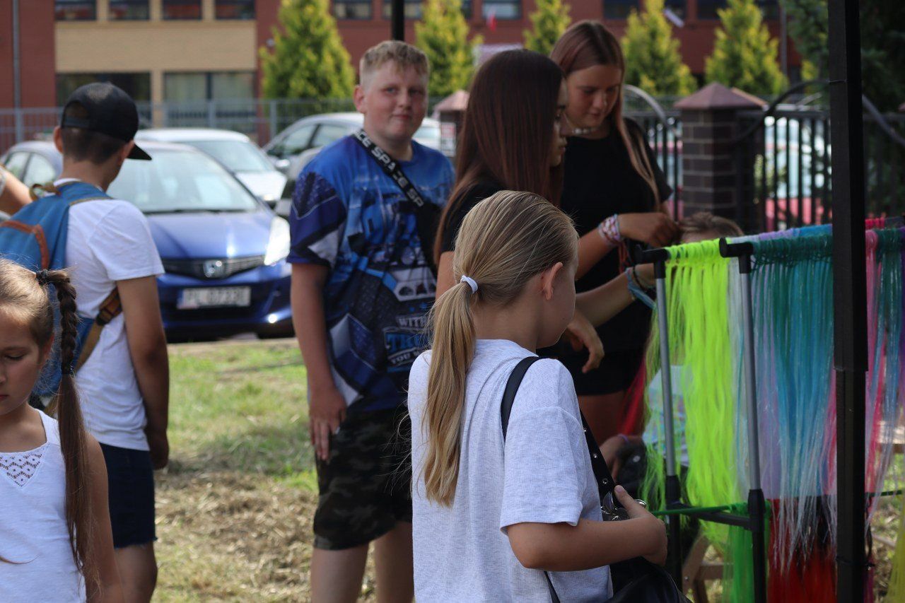 Trwa piknik wakacyjny na Gronowie w Lesznie. Imprezę organizuje Miejski Ośrodek Kultury. Przygotowano atrakcje dla młodszych i starszych