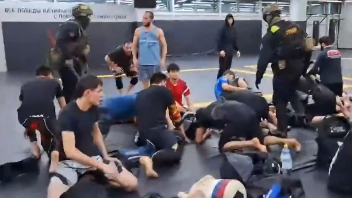 Policyjny nalot na siłownię w Petersburgu