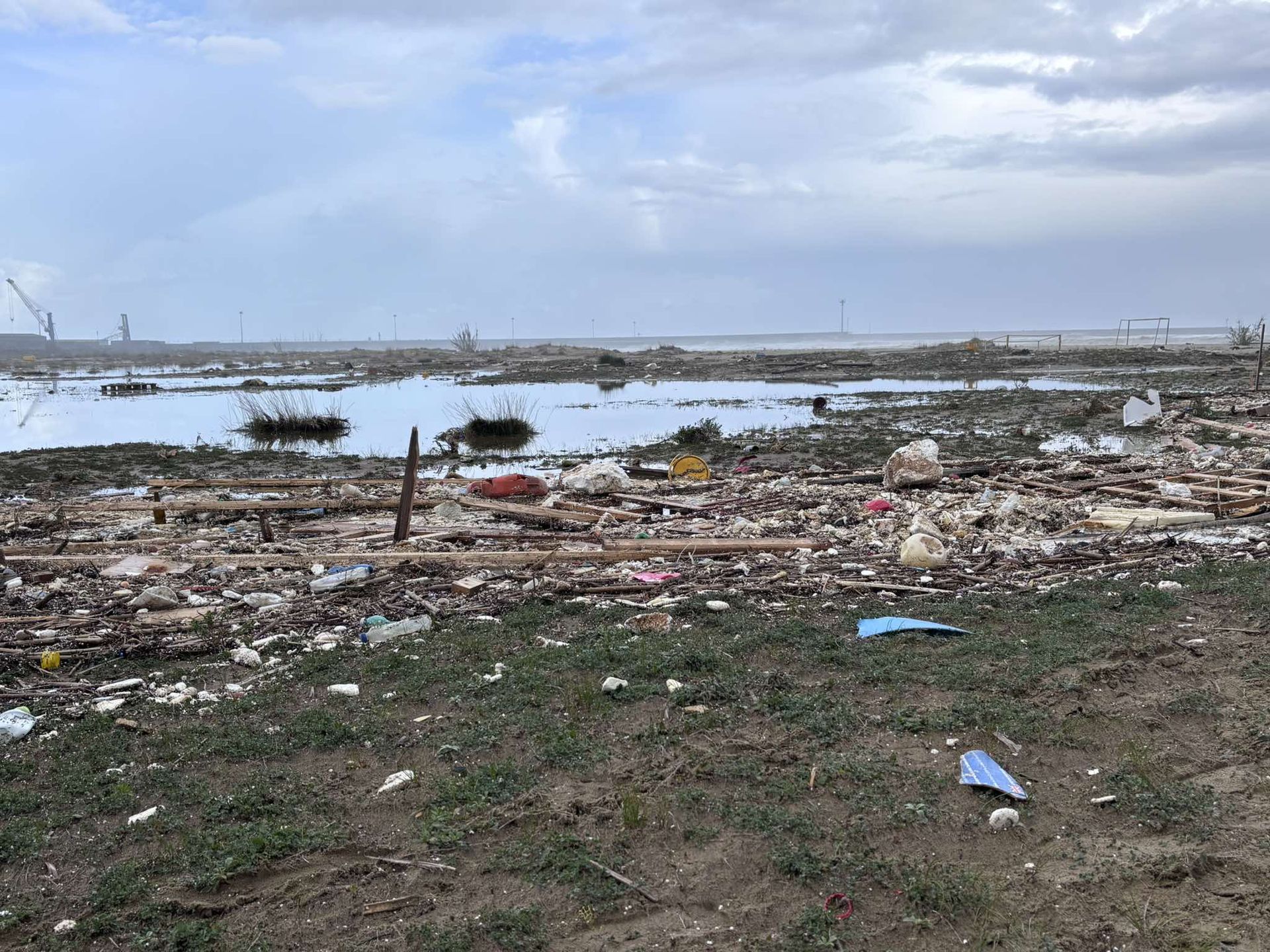 Na Sycylii zniszczenia spowodowane przez huragan widać na każdym kroku