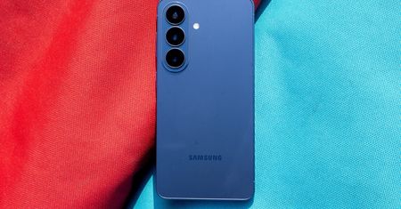 Samsung Galaxy S26 - recenzja. Może warto go sobie odpuścić?