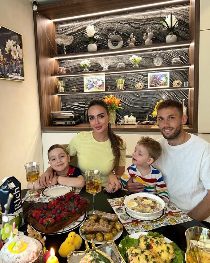 Maciej Rybus z byłą żoną i synami