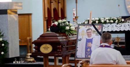 Kłobuck pożegnał zamordowanego księdza. Na pogrzebie tłumy
