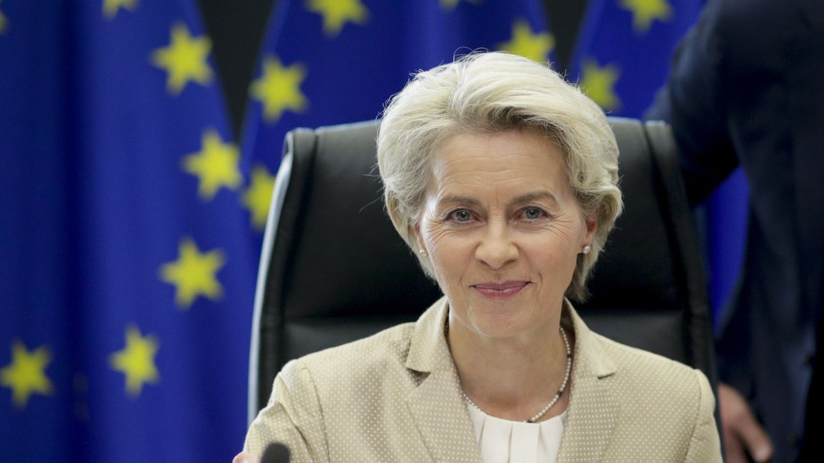 European Commission President Ursula von der Leyen at the start of the European Commission weekly college meeting, in Brussels, Belgium, 28 September 2022. The College of Commissioners will discuss a proposal to impose a cap on gas purchases and imports ahead of the EU energy ministers meeting on 30 September. EPA/OLIVIER HOSLET Dostawca: PAP/EPA.