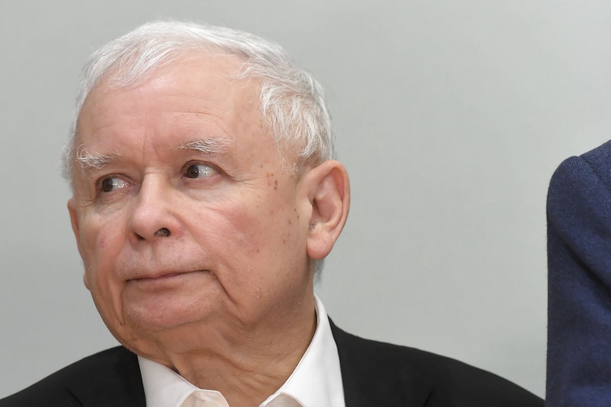 Komisja Europejska sukcesywnie pomniejsza fundusze dla Polski,. "Tu toczy się wojna. Chce się nas karać za to, że nie podjęliśmy decyzji, która byłaby skrajnie szkodliwa dla nas samych" - powiedział Jarosław Kaczyński 