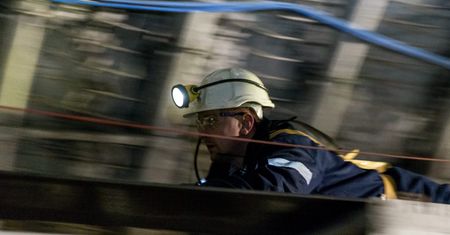 Wstrząs w kopalni Mysłowice-Wesoła. Ratownicy dotarli do górników