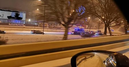 Groźna kolizja na ruchliwej arterii w centrum Lublina. Wpadła w poślizg i uderzyła w tył audi