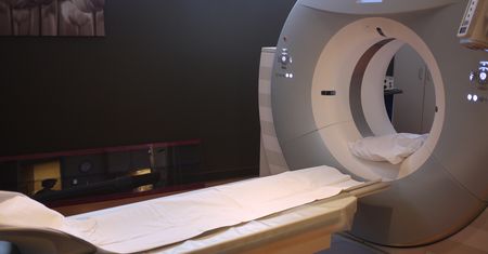 Kontrast - tomografia komputerowa, angiografia, rezonans magnetyczny, niebezpieczeństwo