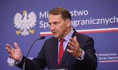 Klęska koalicji rządzącej. Sikorski uderza. "Szemrane kryptoprawice"