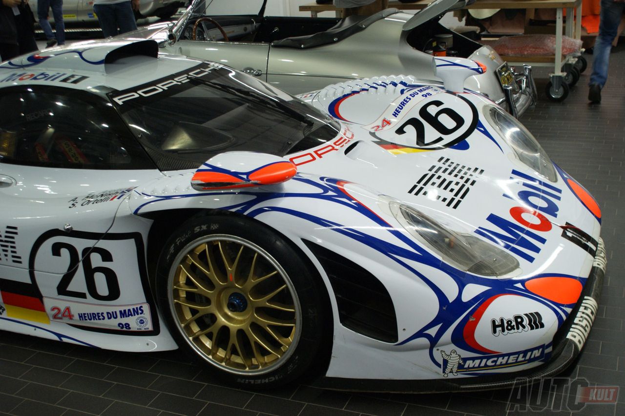 Porsche 911 GT1 98