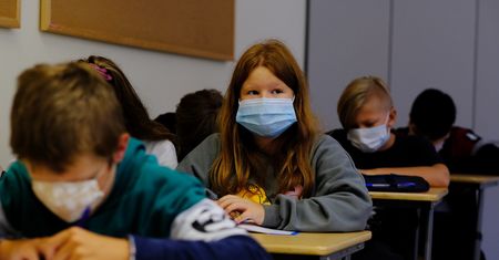 Szkoły w czasie pandemii koronawirusa. Surowa ocena rodziców. [Badanie WP]