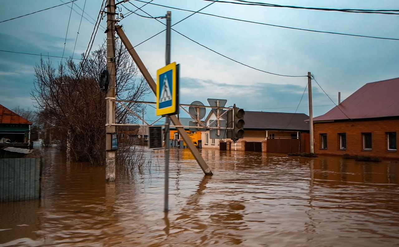 The flood in Russia might lead to radioactive contamination.