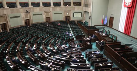 Podwyżki dla polityków. Sejm przyjął poprawki Senatu