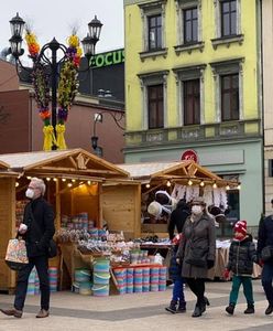 Rybnik. Nie zlękli się pandemii. Na rynku stanęły świąteczne stragany