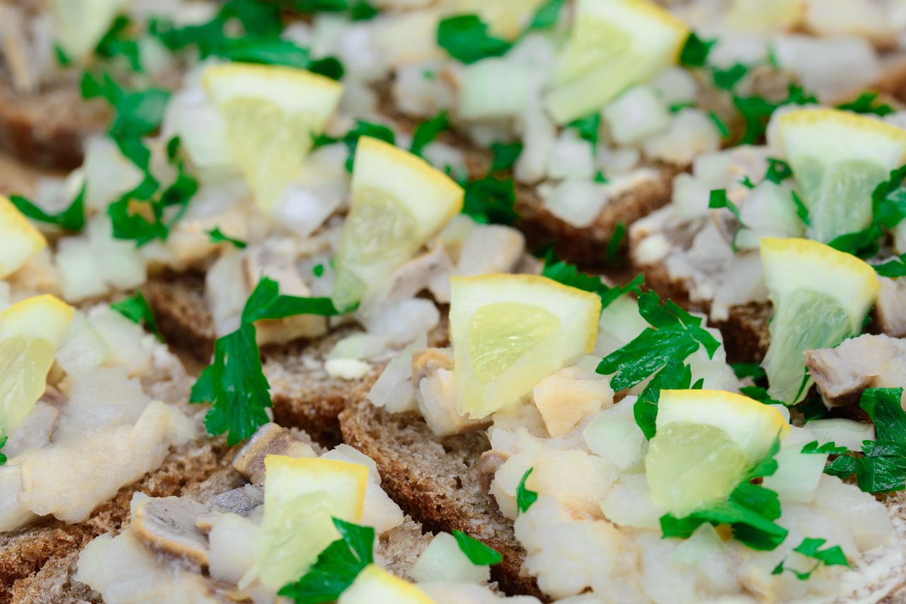 Podałem na wigilijną przystawkę. Śledź z nutką latino w tej wersji zachwycił wszystkich