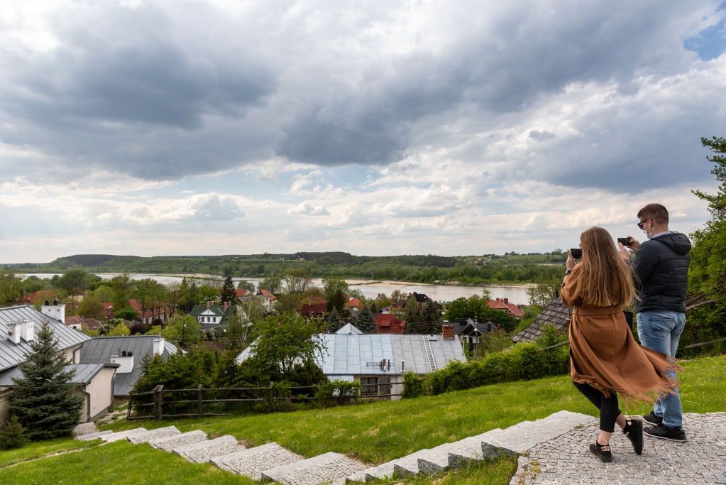 1000 zł na wakacje. Bon 1000 zł nie tak szybko, jak myśleliśmy