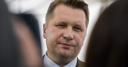 Demonstracja przed Pomorskim Kuratorium Oświaty w Gdańsku. "Przemoc, nietolerancja i Dyskryminacja LGBT"
