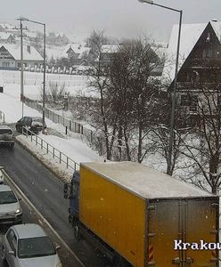 Zakopianka stoi. Śnieg spowodował długie korki