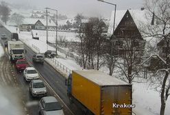 Zakopianka stoi. Śnieg spowodował długie korki
