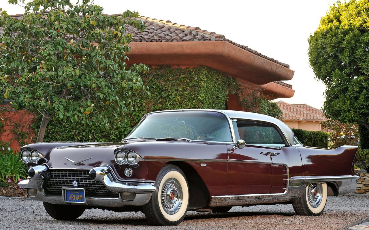 1957 Cadillac Eldorado Brougham (fot. fwallpapers.com)