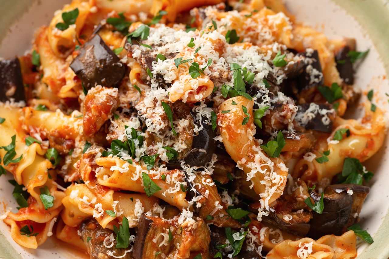 Winter warmth: Pasta with nutritious and flavorful aubergine