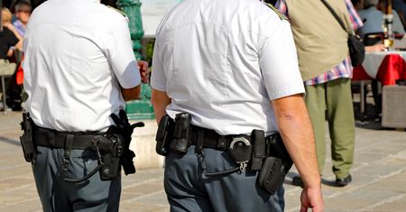 Chytry Włoch nie zaoszczędził. Bolesna grzywna za dwie kanapy