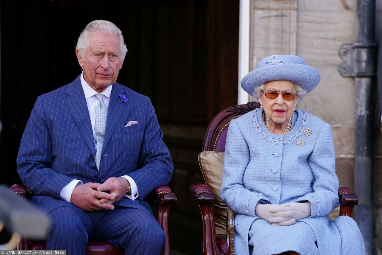 Książę Karol i królowa Elżbieta II