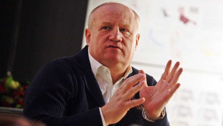 Maciej Siembieda jest jednym z najciekawszych polskich autorów powieści sensacyjno-historycznych.