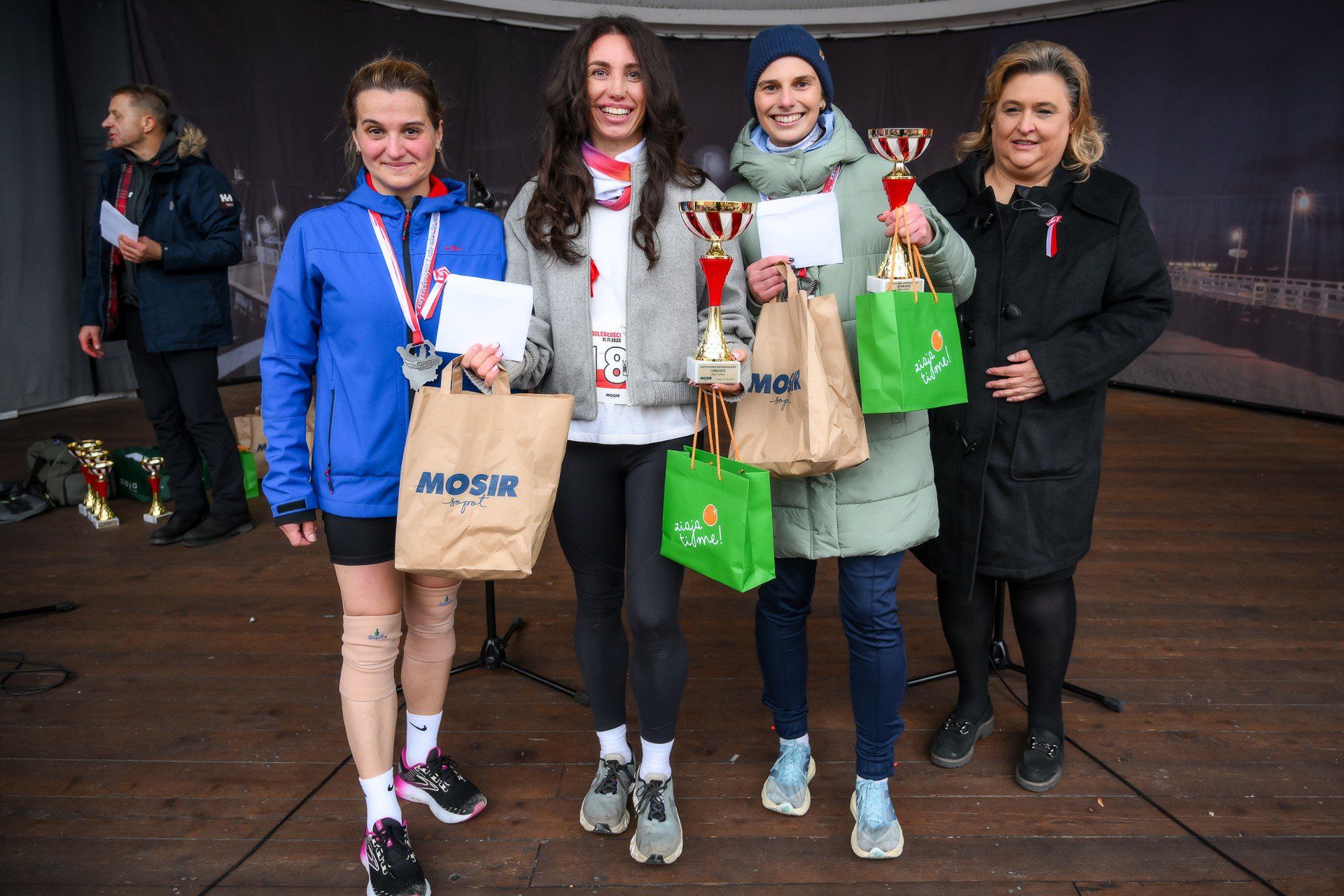 Na dystansie około 5 km rywalizowali uczestnicy Sopockiego Biegu Niepodległości, który start i finisz miał na najsłynniejszym, drewnianym molu w Polsce (11.11.2025)