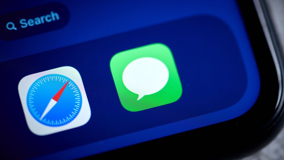 The Apple Messages app on a smartphone arranged in New York, US, on Thursday, Dec. 7, 2023. Apple Inc.'s iMessage service looks set to win a carve out from new European Union antitrust rules to rein in Big Tech platforms after watchdogs tentatively concluded that it isnt popular enough with business users to warrant being hit by the regulation. Photographer: Gabby Jones/Bloomberg via Getty Images