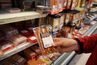 Kurczak zamiast łososia. Na tym oszczędzają Polacy, robiąc zakupy