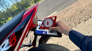 Policjanci użyli kątomierza. Dowód rejestracyjny został zatrzymany