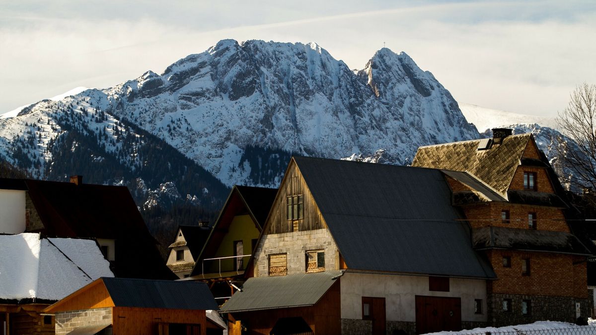 Policja wyjaśnia okoliczności zranienia 26-latki na Olczy.